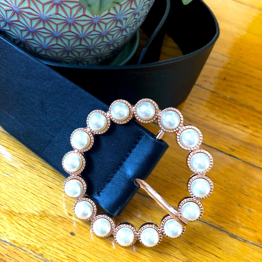Forever 21 round pearly wide belt
